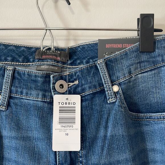 Torrid Boyfriend Straight Leg Jeans Vintage Stretch 10 NEW - Picture 2 of 4